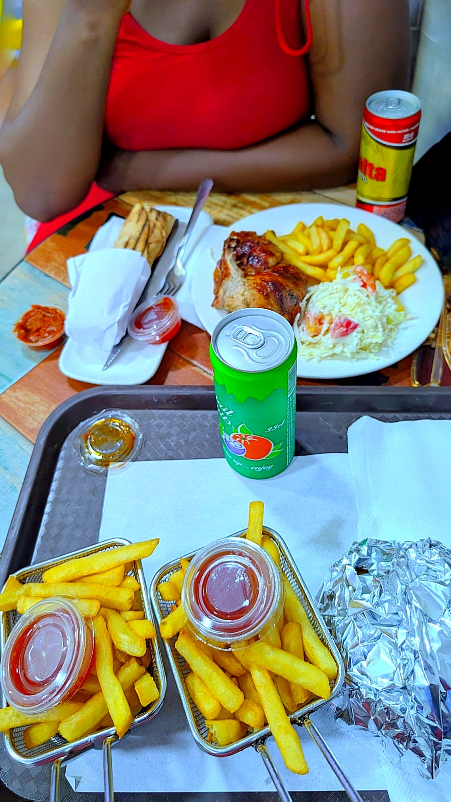 POULET PANÉ + FRITES + CANETTE